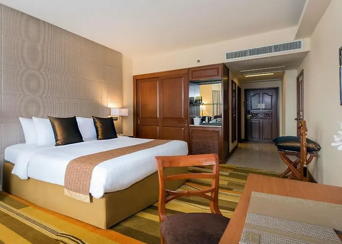 Hotel The Emerald Ratchada