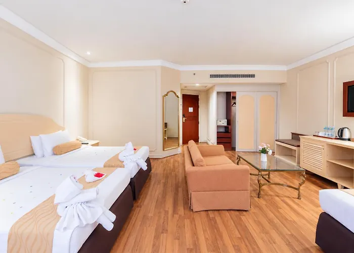 Hotel The Emerald Ratchada 5*