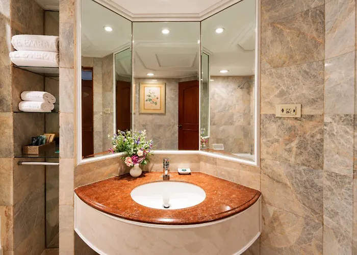 Hotel The Emerald Ratchada 5*